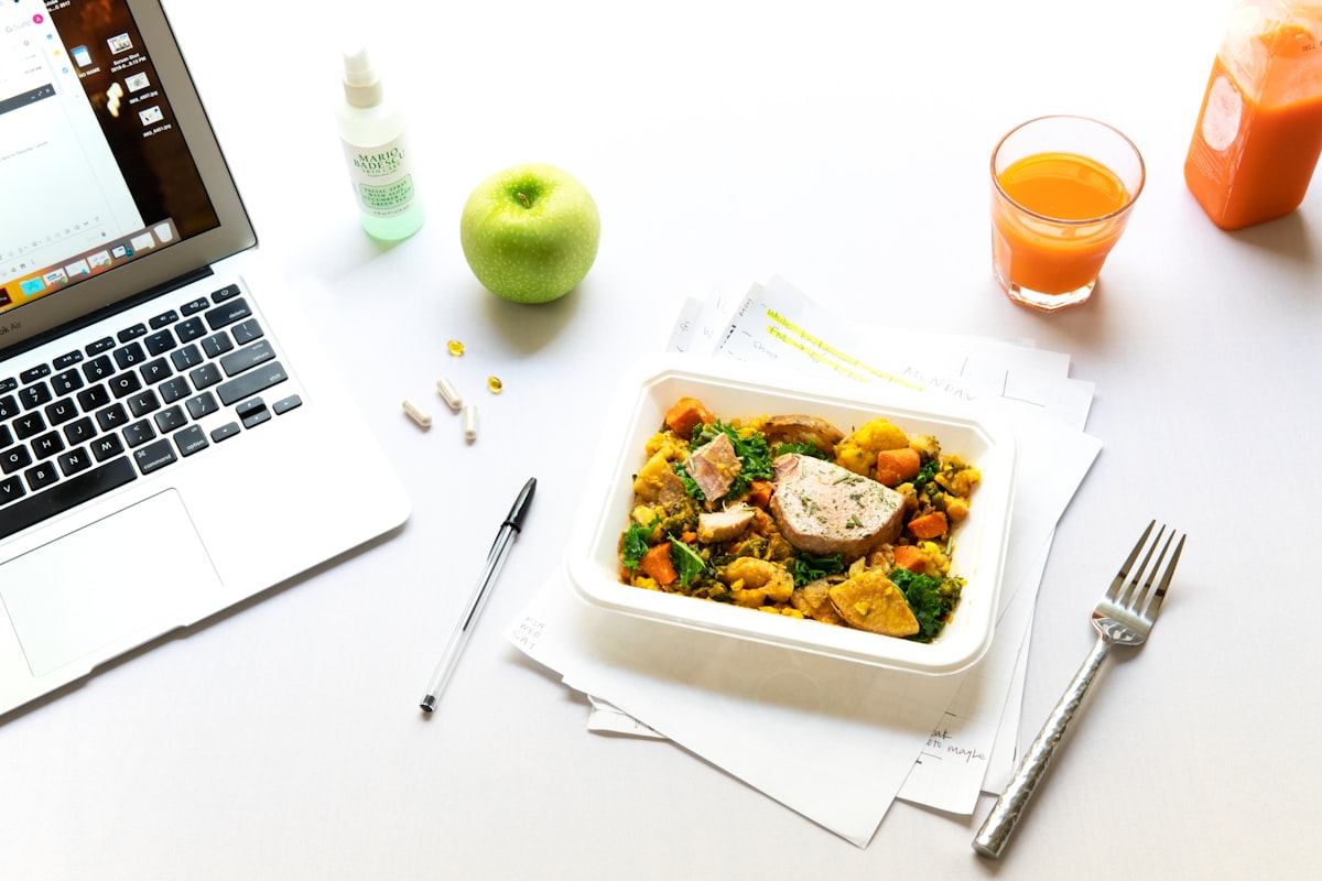 Insalata nutriente con verdure fresche e proteine